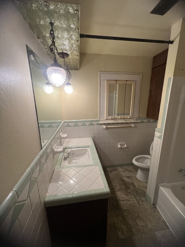 Building Photo - 403 SW 45th St