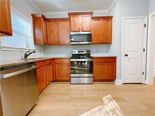 Building Photo - 636 Royal Crest Ct