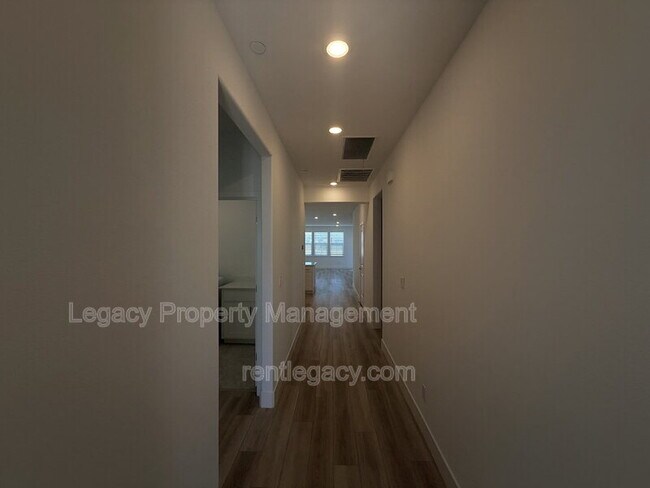 Building Photo - 8332 Taylormade Wy