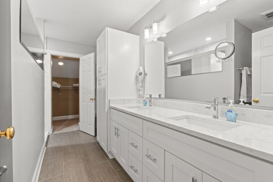 Building Photo - 141-14112 12 Oaks Dr