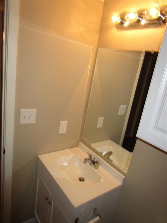 Building Photo - 618 Londonderry Ln
