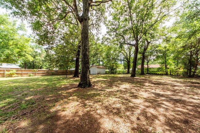 Building Photo - 453 Wade Hampton Dr