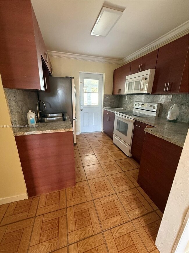 Building Photo - 22020 SW 114th Ave