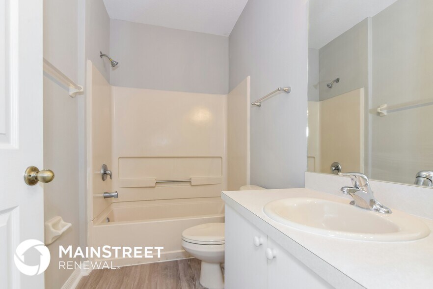 Building Photo - 1711 31st Ave E