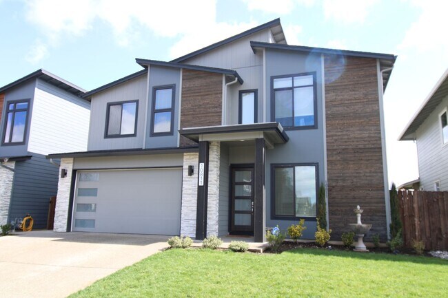 Building Photo - BEAUTIFUL 4+ BR, 2.5 BA - SPECIAL $500 OFF for December Move In!