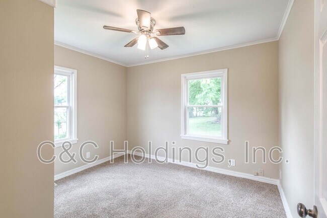 Building Photo - 1446 S Erie Ave