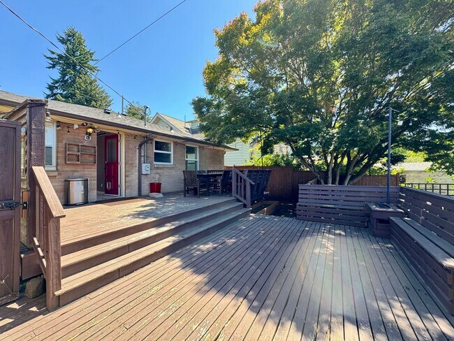 Building Photo - Phinney Ridge Home