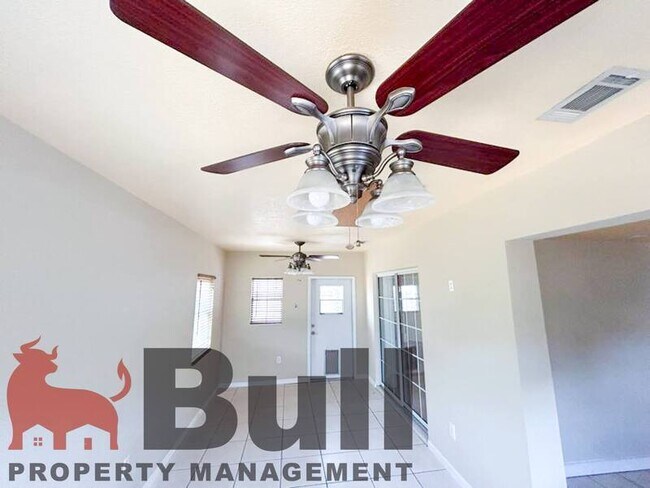 Building Photo - 1066 Las Cruces Dr