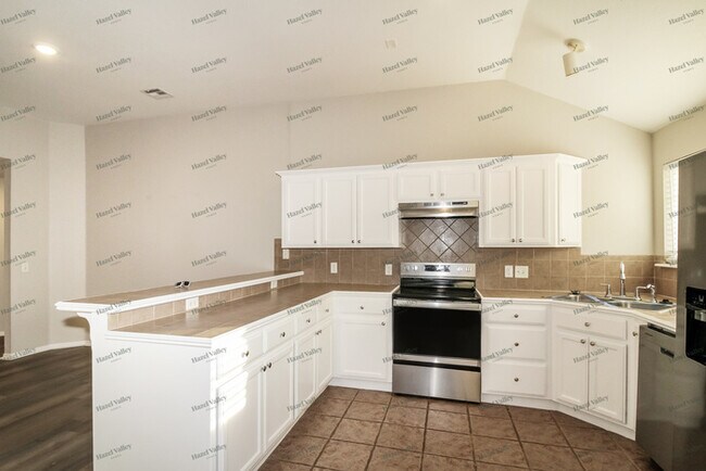 Building Photo - 15945 Katie Ridge Dr