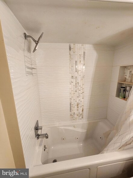 Building Photo - 8030-8000 Ditman St