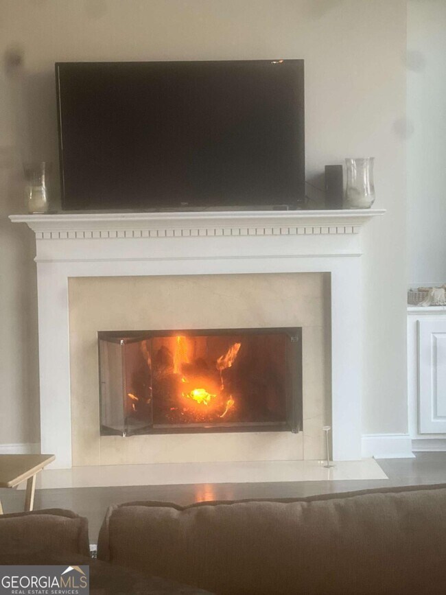 Building Photo - 608 Maple Grove Way