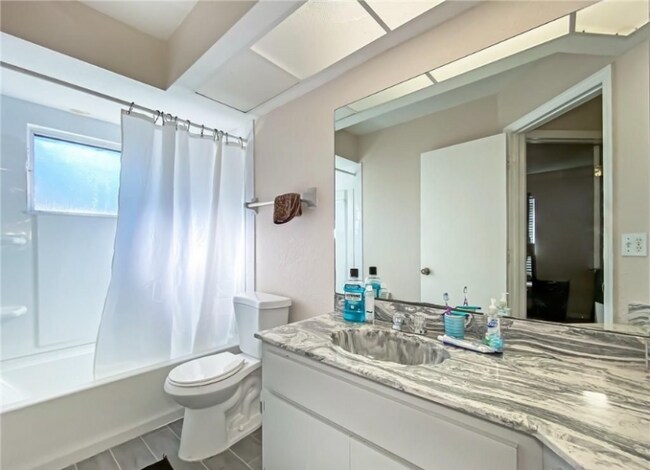 Building Photo - 2134 Country Club Blvd