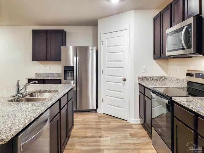 Building Photo - 7332 Lakeside Oak Ct