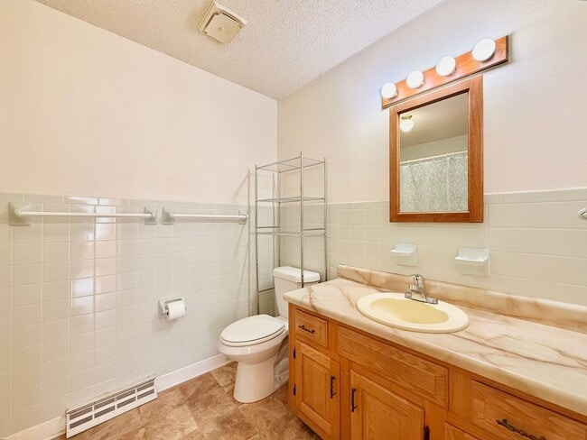 Building Photo - Charming 3 Bedroom Home for Rent!