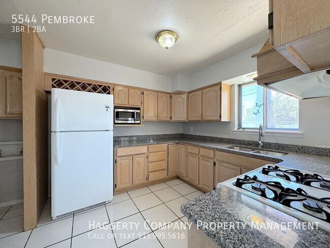 Building Photo - 5544 Pembroke-