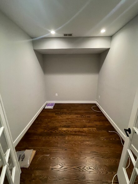 Building Photo - 761 Kenyon St NW