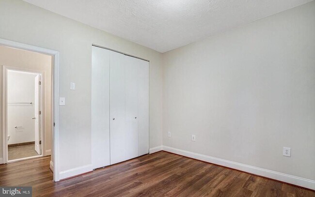 Building Photo - 3245 Rio Dr