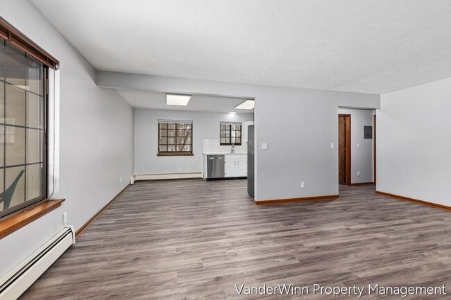 Building Photo - 6556 Bella Vista Dr NE