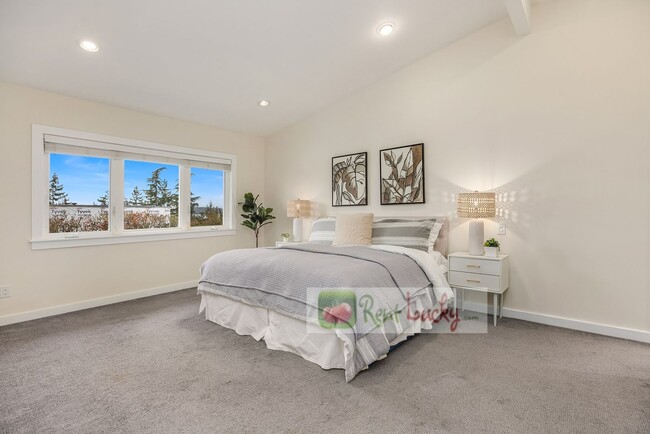 Building Photo - VIEWS, VIEWS, VIEWS!! Stunning & LARGE 4-B...