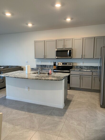 Building Photo - 17559 Crescent Moon Lp