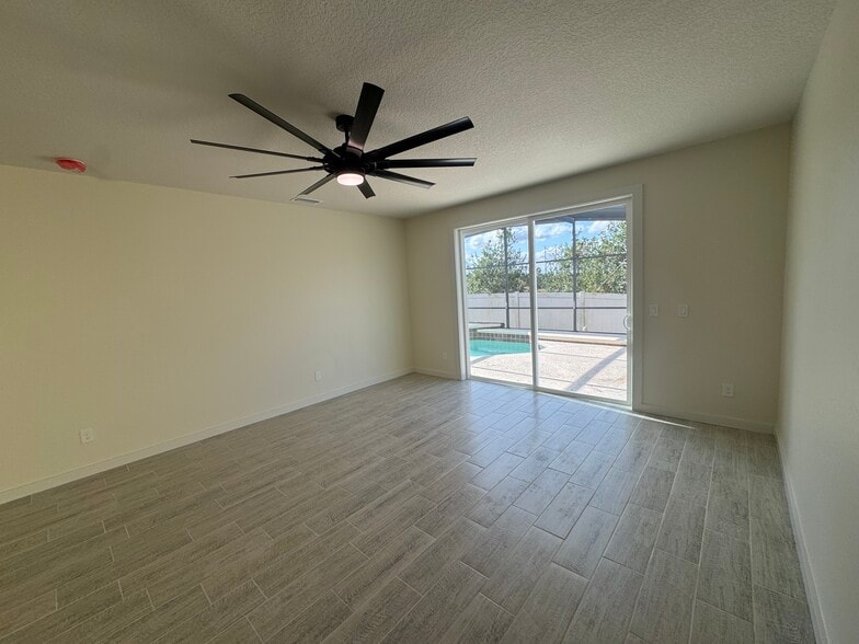 Building Photo - 839 Knollwood Dr