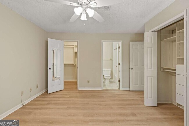 Building Photo - 611 Barrington Hills Dr