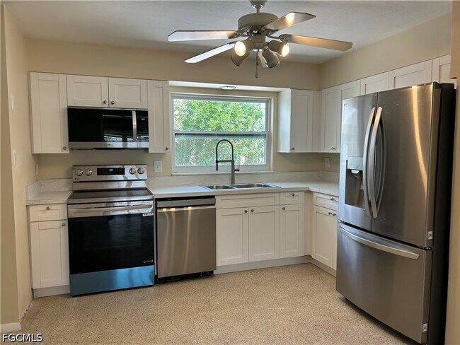 Building Photo - 4320 Pine Lake Rd