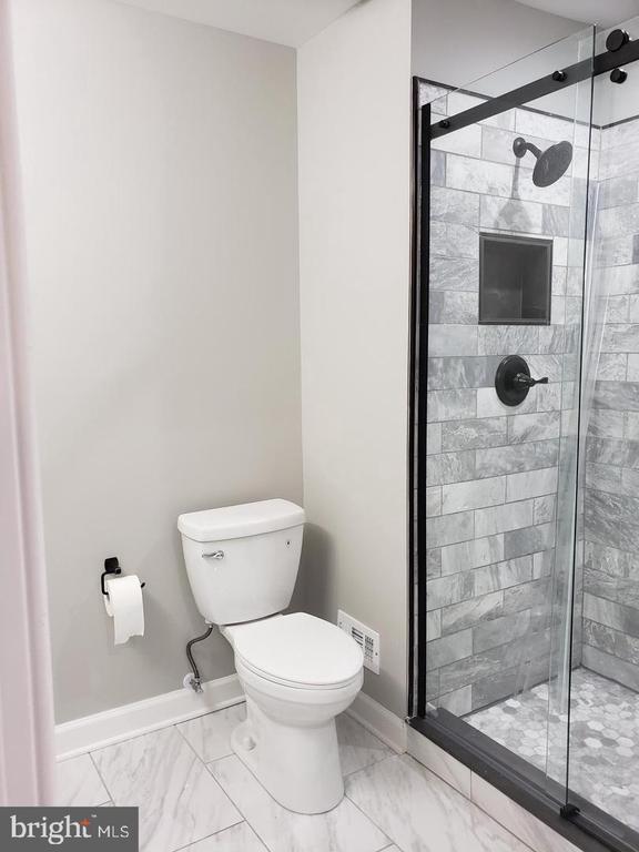 Building Photo - 2510 S Walter Reed Dr