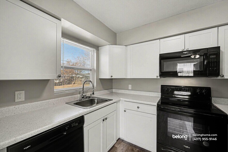 Building Photo - 2756 Locksley Rd