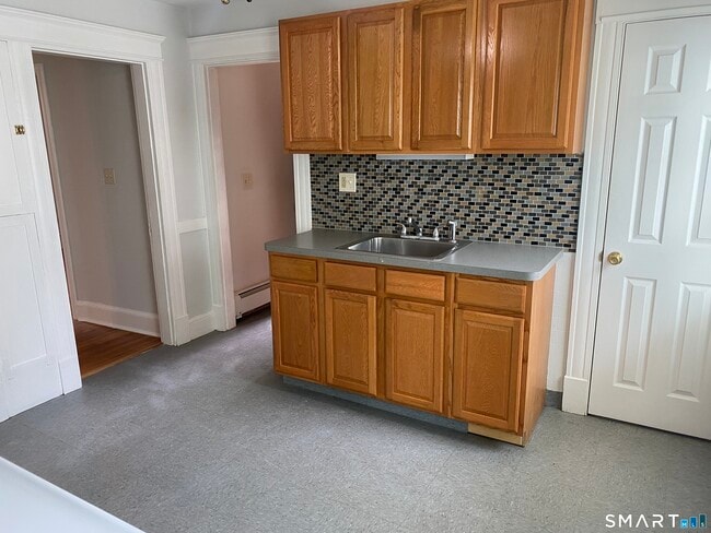 Building Photo - 304 Buckingham St