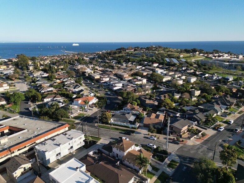 Building Photo - 982 W Hamilton Ave