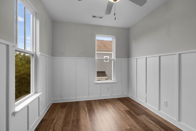 Building Photo - 300 Kara Ln