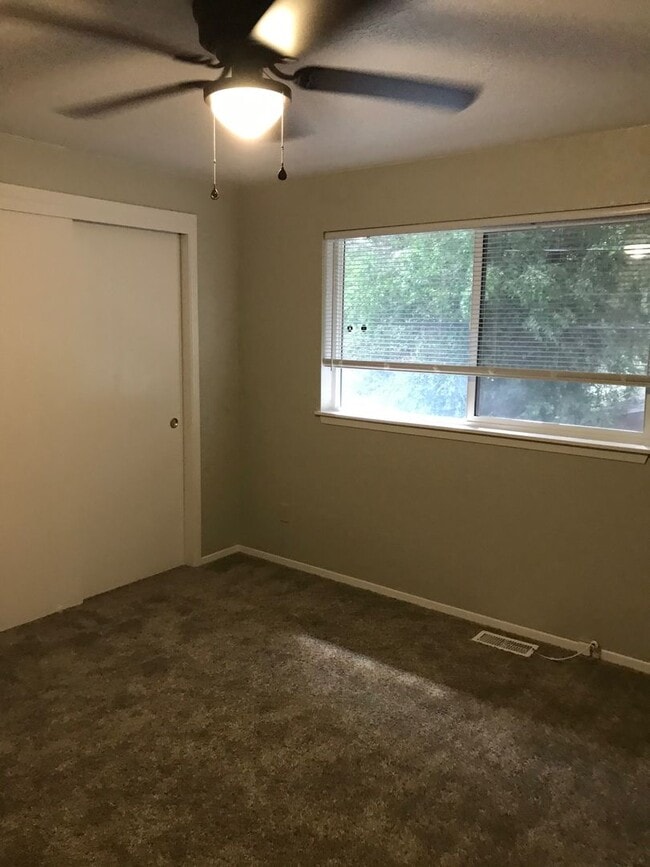Building Photo - Updated 2 BR / 1.5 BA End Unit – Private Yard & Fresh Interior!