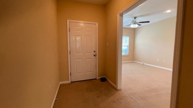 Building Photo - 2 Bedroom, 2.5 Bathrooms Townhome in the Heart of Savannah's Southside