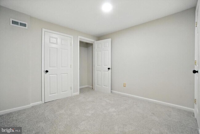 Building Photo - 4739 Bates Dr