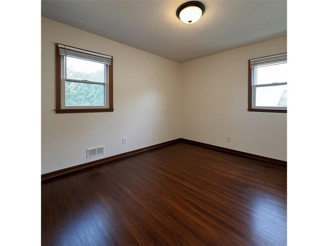 Building Photo - 1221 Vincent Pl