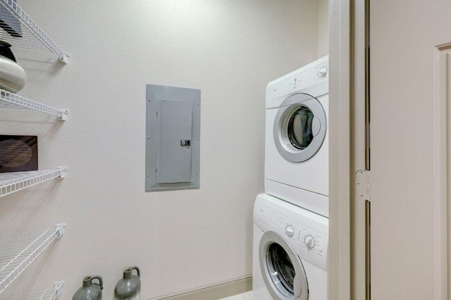 Building Photo - 2401 S Gessner Rd