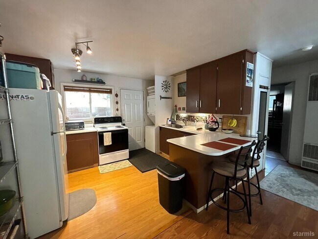 Building Photo - 1273 Dedi Ave