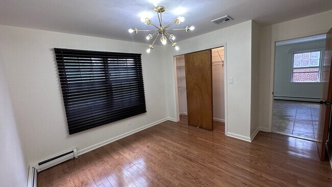 Building Photo - 211 Linden Ave