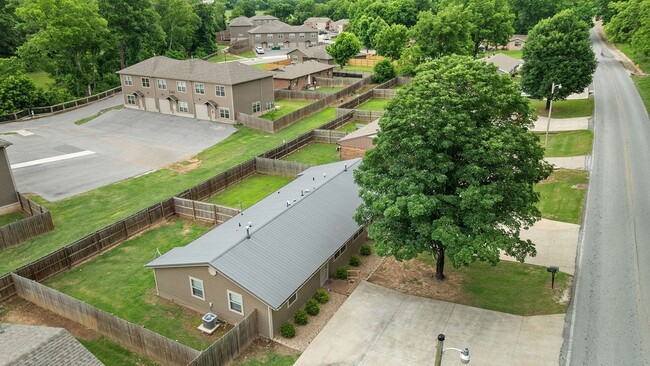 Building Photo - 316 N Double Springs Rd