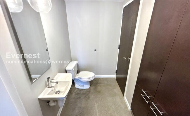 Building Photo - 2115 Yeaman Pl