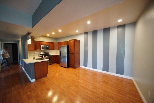 Building Photo - 2291 W Horizon Ridge Pkwy