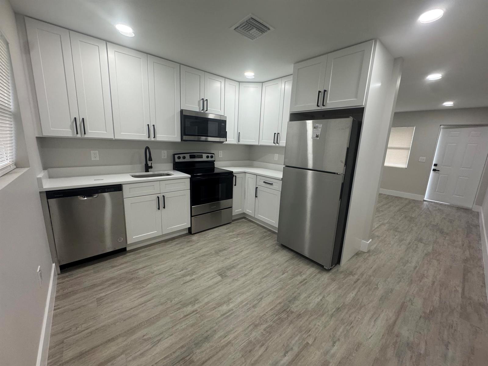 Building Photo - 2590 Hayden Dr