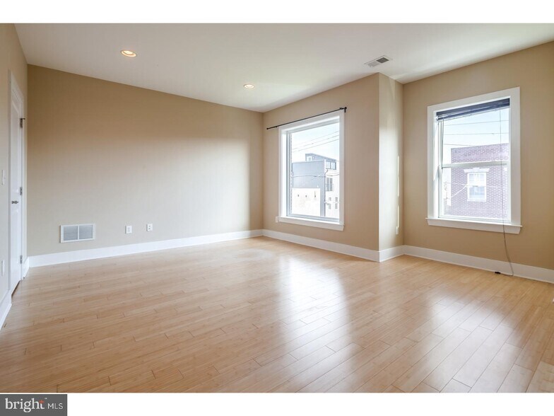 Building Photo - 515 Carpenter St