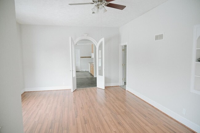 Building Photo - 2441 Templeton St