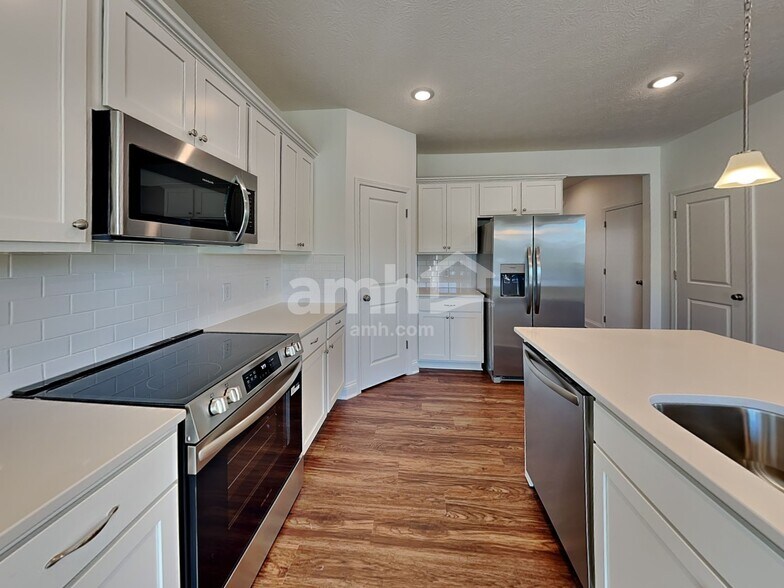 Building Photo - 8434 Northpoint Dr