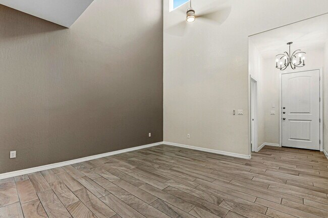 Building Photo - 649 La Entrada Cir