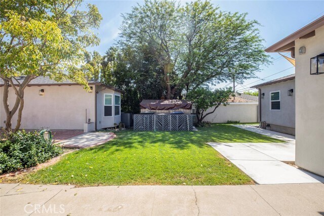 Building Photo - 641 E Grinnell Dr