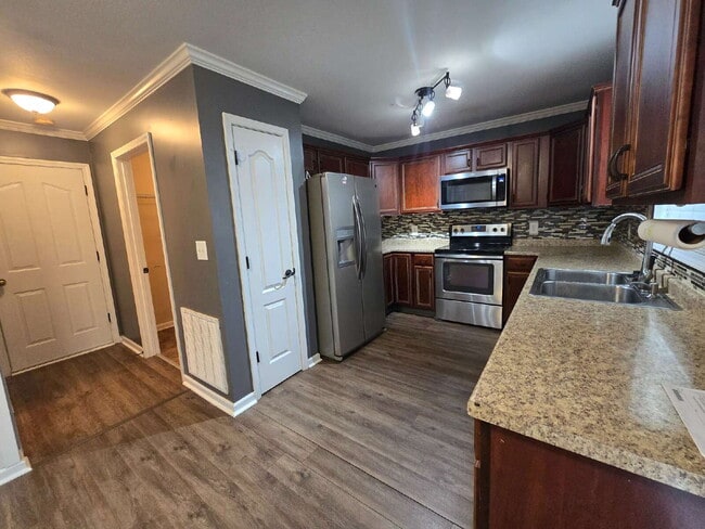 Building Photo - 3529 Southwood Dr