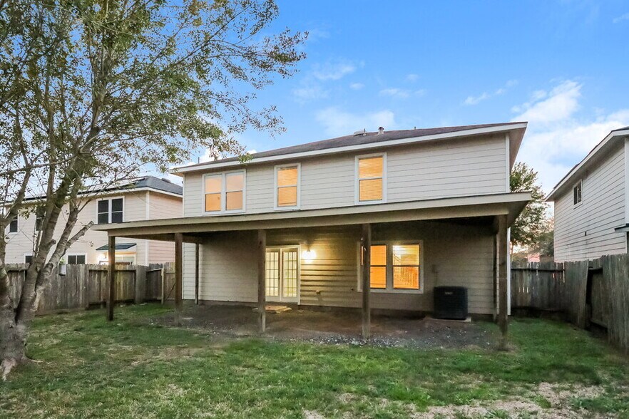 Building Photo - 5027 Oak Briar Ln
